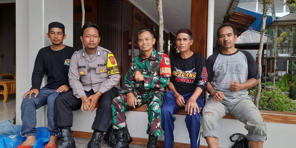 Bhabinkamtibmas Bersinergi dengan Babinsa Sambangi Warga Untuk Tingkatkan Harkamtibmas