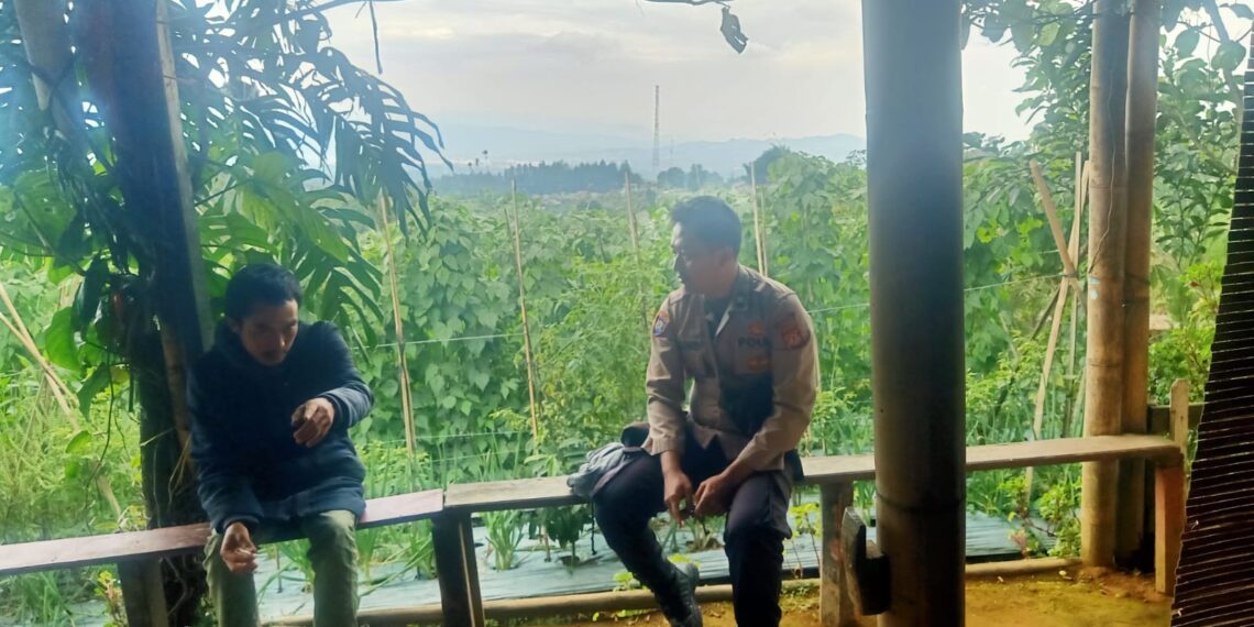 Bhabinkamtibmas   Polsek Sukabumi  Melaksanakan kegiatan Dialogis dengan Masyarakat