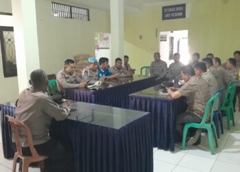 Anev Mingguan Sebagai Bentuk evaluasi kinerja dan atensi arahan pimpinan di wilayah hukum Polsek Baros.