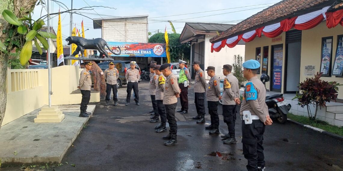 Kapolsek Cikole Pimpin Apel Pagi Dan Berikan Arahan Kepada Anggota