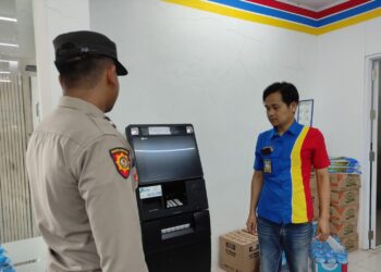 Patroli mobile rutin Polsek Kadudampit untuk mengantisipasi gangguan kamtibmas  di wilayah hukum polsek kadudampit