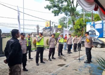 Kapolsek Sukalarang  Sampaikan Arahan Kepada Anggota Saat Apel Pagi