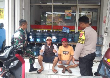 Bhabinkamtibmas Bersinergi dengan Babinsa Sambangi Warga Untuk Tingkatkan Harkamtibmas