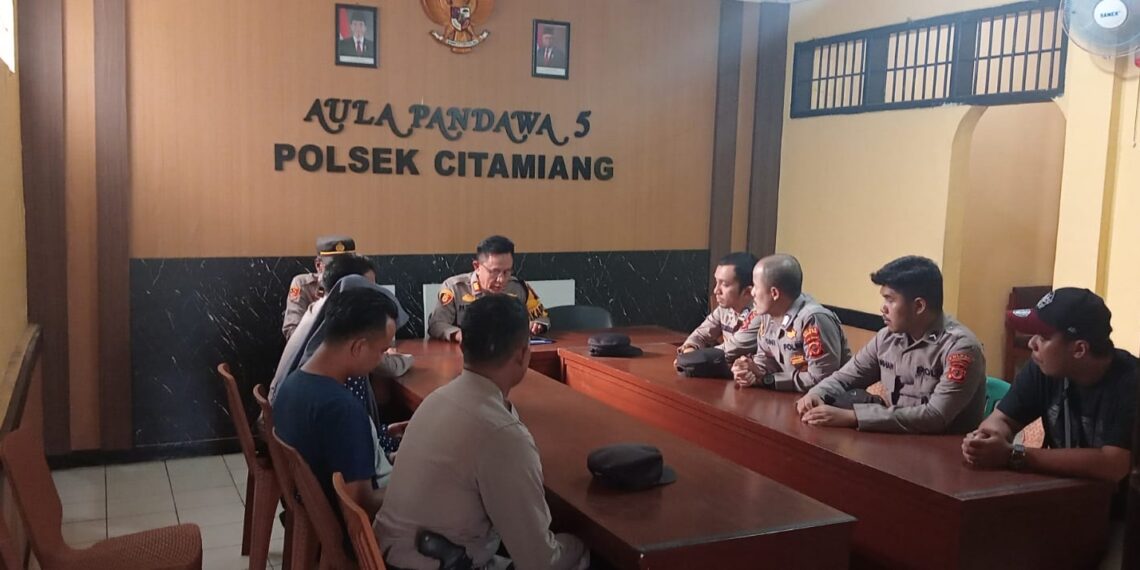 Kapolsek Citamiang Gelar Anev Mingguan.