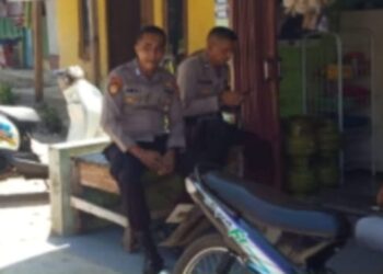 Patroli Sambang Warga, Personil Polsek Cireunghas Ajak Warga Jaga Kamtibmas