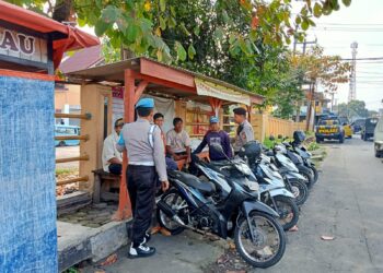 Sambangi Ojeg Pangkalan, Polsek Lembursitu Beri Himbauan Kamtibmas