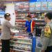 Polsek Sukalarang Patroli Toko Minimarket dan Dialogis dengan  Masyarakat