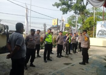 Kapolsek Sukalarang  Sampaikan Arahan Kepada Anggota Saat Apel Pagi