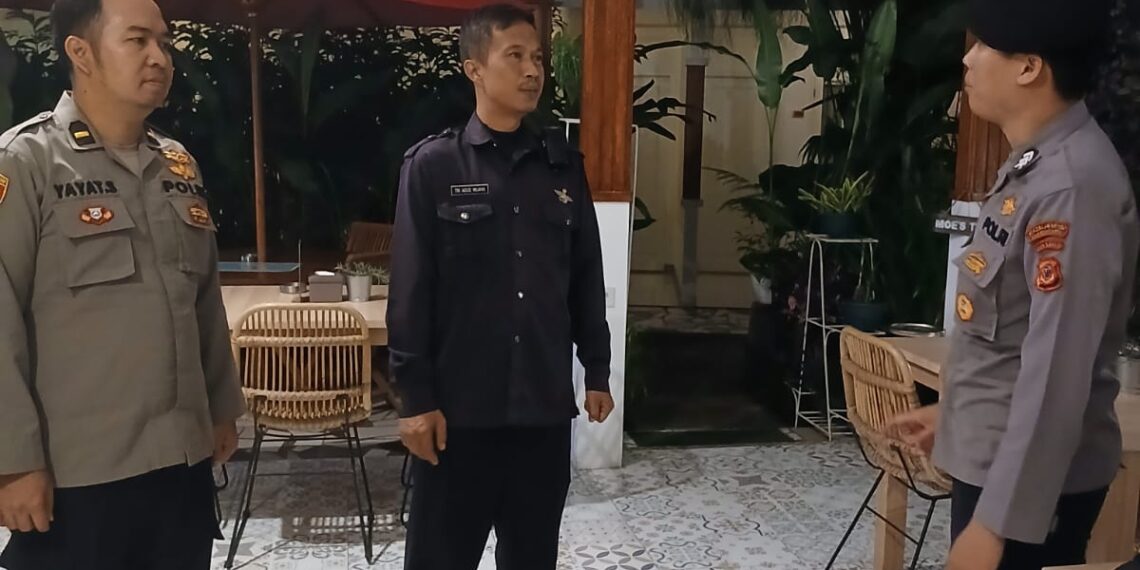 Patroli Rutin Malam Hari, Polsek Gunungpuyuh Sambangi Satpam Hotel / Penginapan sampaikan Himbauan kamtibmas