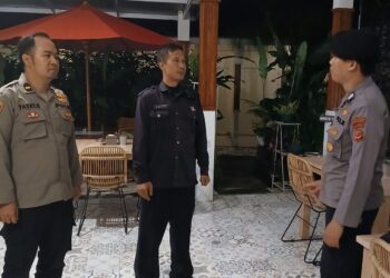 Patroli Rutin Malam Hari, Polsek Gunungpuyuh Sambangi Satpam Hotel / Penginapan sampaikan Himbauan kamtibmas