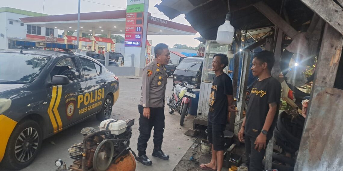 Guna menciptakan keamanan dan kondusif, Kapolsek Citamiang Patroli Dialogis dan Sambangi Warga.