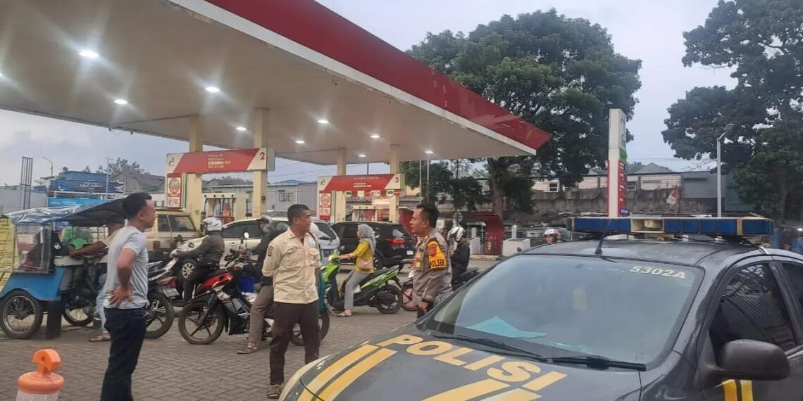 Guna menciptakan keamanan dan kondusif, Kapolsek Citamiang Patroli Dialogis dan Sambangi Security SPBU Pertamina Kota Sukabumi.