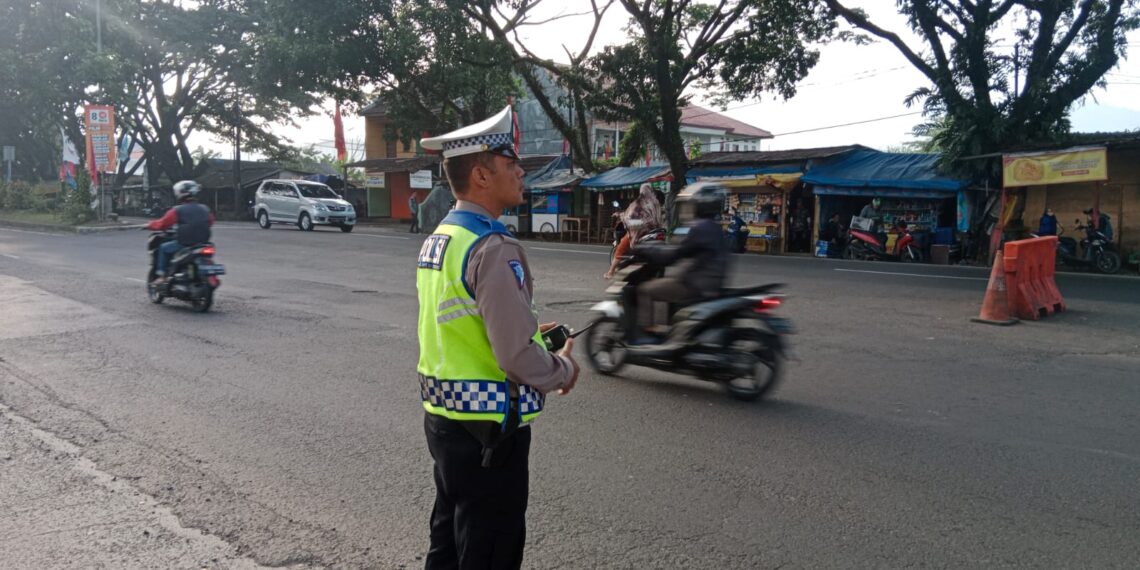 Wujudkan tertib berlalulintas, Polsek Baros giatkan pelayanan pagi
