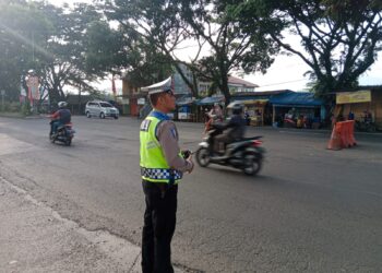 Wujudkan tertib berlalulintas, Polsek Baros giatkan pelayanan pagi