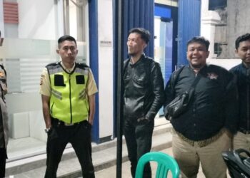 Personil Samapta Polsek Sukalarang Patroli Malam Hari Sambangi ATM BRI Cegah Kejahatan Perbankan
