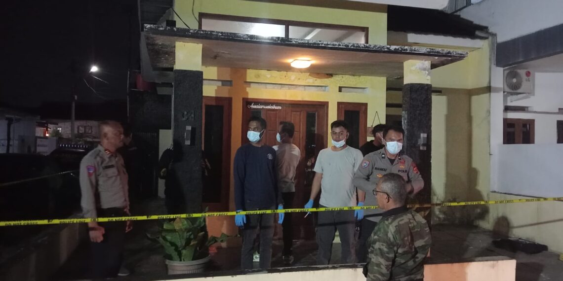 Respon Info Warga, Polsek Cisaat Sukabumi Evakuasi Korban Gantung Diri