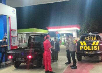Polisi Sambangi SPBU Malam Hari, Sampaikan Pesan Kamtibmas