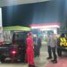 Polisi Sambangi SPBU Malam Hari, Sampaikan Pesan Kamtibmas