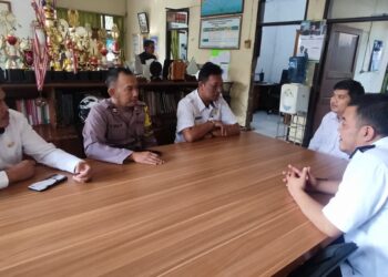 Silaturahmi kamtibmas, Bhabinkamtibmas sambangi Staf kelurahan bangun pelayanan kepada masyarakat