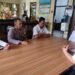 Silaturahmi kamtibmas, Bhabinkamtibmas sambangi Staf kelurahan bangun pelayanan kepada masyarakat