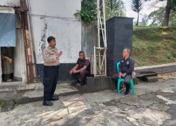 Polsek Samapta Polsek Sukabumi Lakukan Kegiatan Dialogis dengan Warga Desa Sudajaya Girang