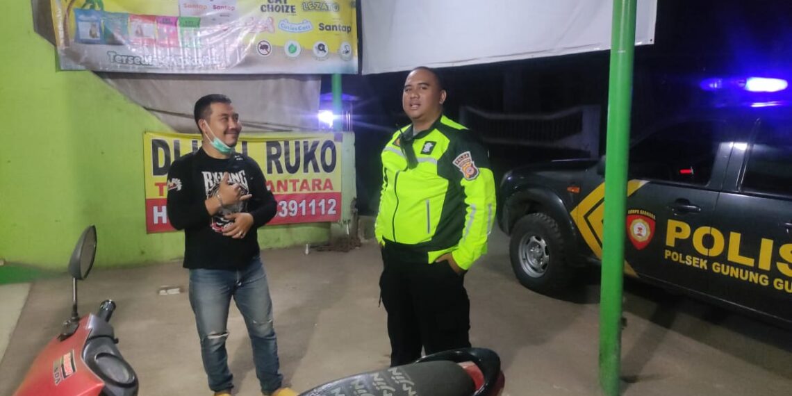 Guna menciptakan keamanan dan kondusif, Polsek Gunungguruh Patroli Dialogis dan Sambangi Warga