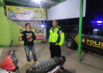 Guna menciptakan keamanan dan kondusif, Polsek Gunungguruh Patroli Dialogis dan Sambangi Warga