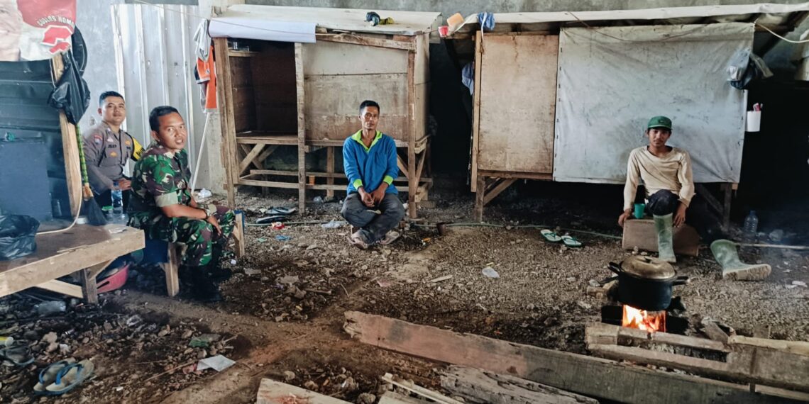 Dekati warga Babinkamtibmas bersinergi dengan Babinsa Sambangi Warga dan Berikan Imbauan Kamtibmas