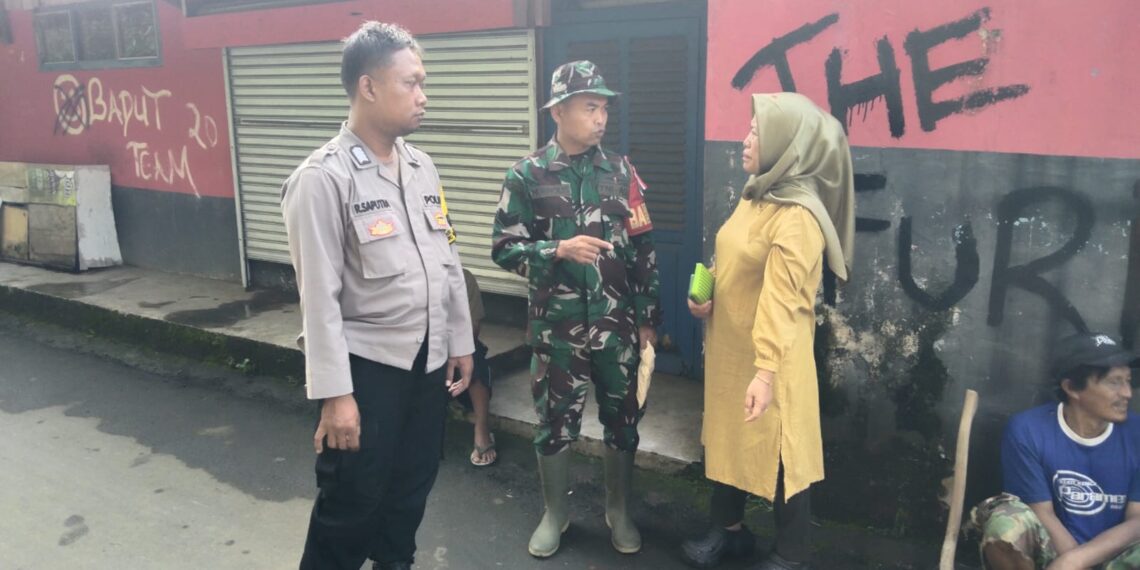 Bhabinkamtibmas Bersinergi dengan Babinsa Sambangi Warga Untuk Tingkatkan Harkamtibmas