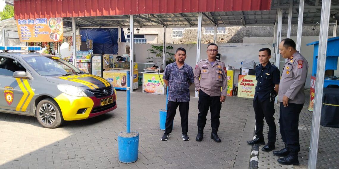 Polsek Cikole Laksanakan Patroli dan Dialogis Dengan Satpam