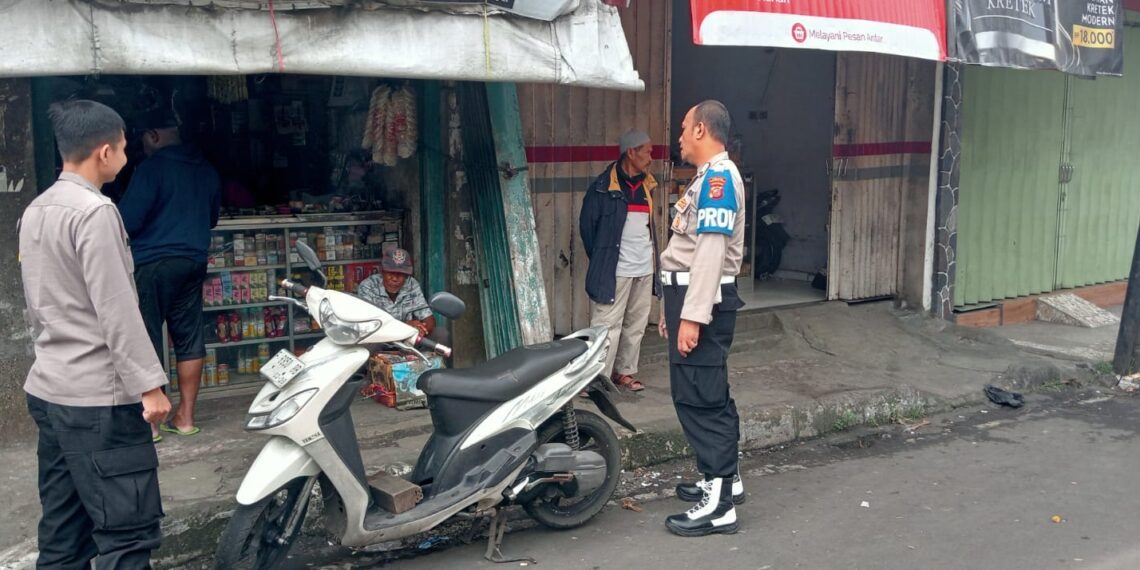Guna menciptakan keamanan dan kondusif, Kapolsek Citamiang Patroli Dialogis dan Sambangi Warga.