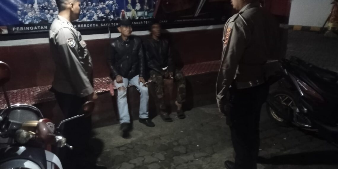 Patroli Strong Point Malam Dialogis Dengan Masyarakat Wujudkan Situasi Kamtibmas Yang Aman