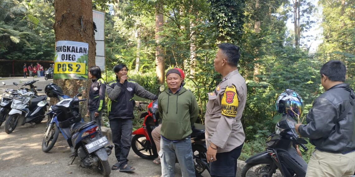 Personil Polsek kadudampit Melaksanakan giat Patroli tempat wisata situgunung.