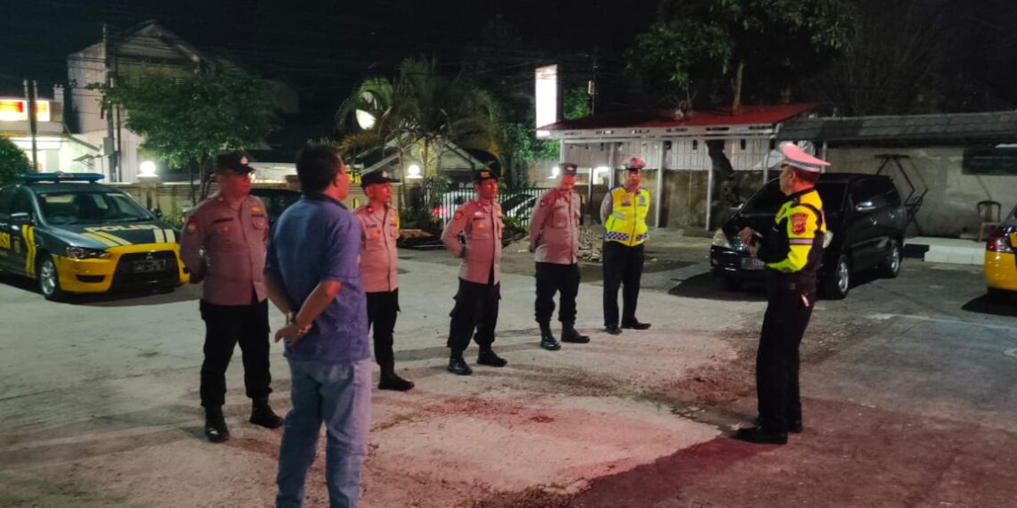Cipta kondisi malam minggu, Kapolsek Baros pimpin apel dan sebar Personil antisipasi Gukamtibmas