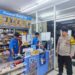 Bhabinkamtibmas Polsek Kebonpedes Patroli Dialogis Di Mini Market Wilayah Desa Binaannya