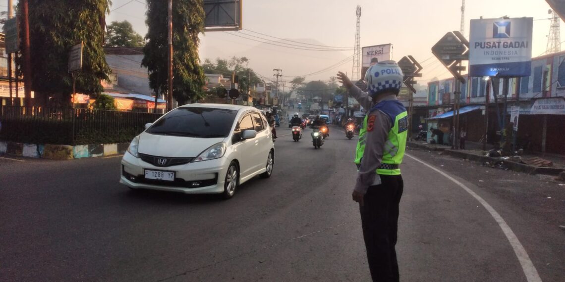 Berikan Pelayanan Prima Kepada Warga, Polsek Sukaraja Laksanakan Gatur Lalin
