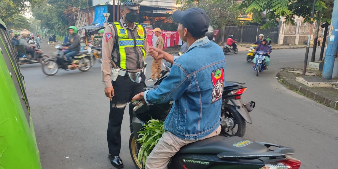Unit lantas Polsek Warudoyong Polres Sukabumi Kota laksanakan Dikmas Lantas