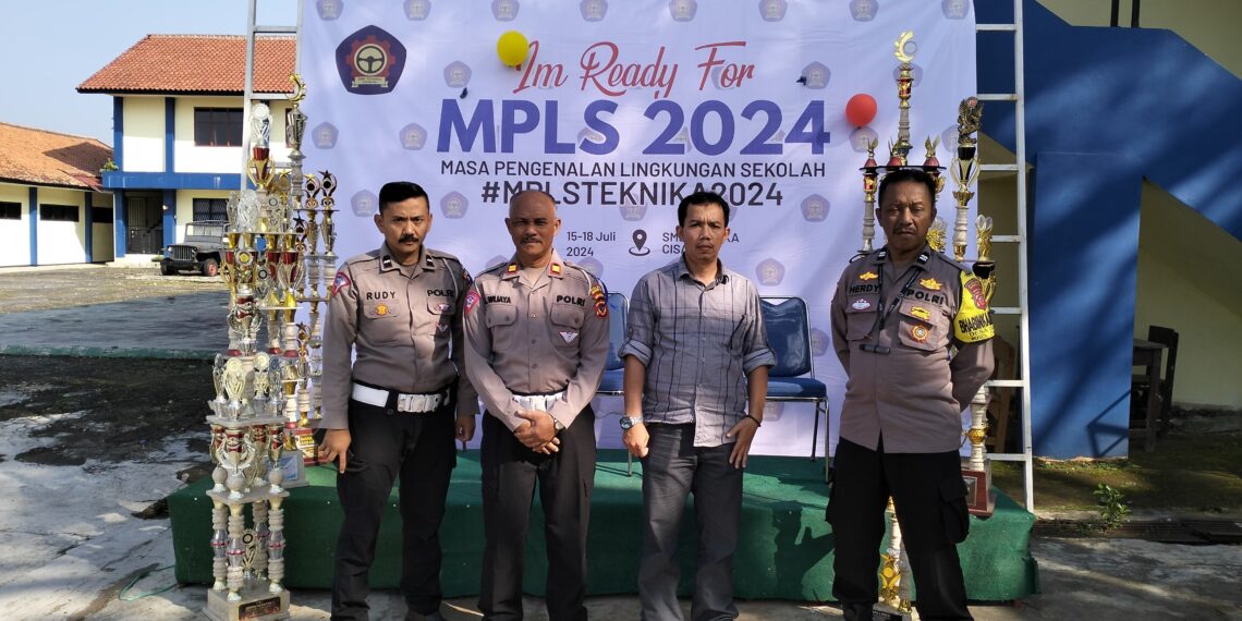 Masa Pengenalan Lingkungan Sekolah ( MPLS ) Kanit Lantas Polsek Cisaat Berikan Penyuluhan Tata Tertib Lalulintas