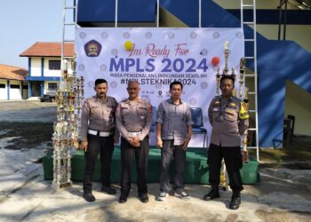 Masa Pengenalan Lingkungan Sekolah ( MPLS ) Kanit Lantas Polsek Cisaat Berikan Penyuluhan Tata Tertib Lalulintas