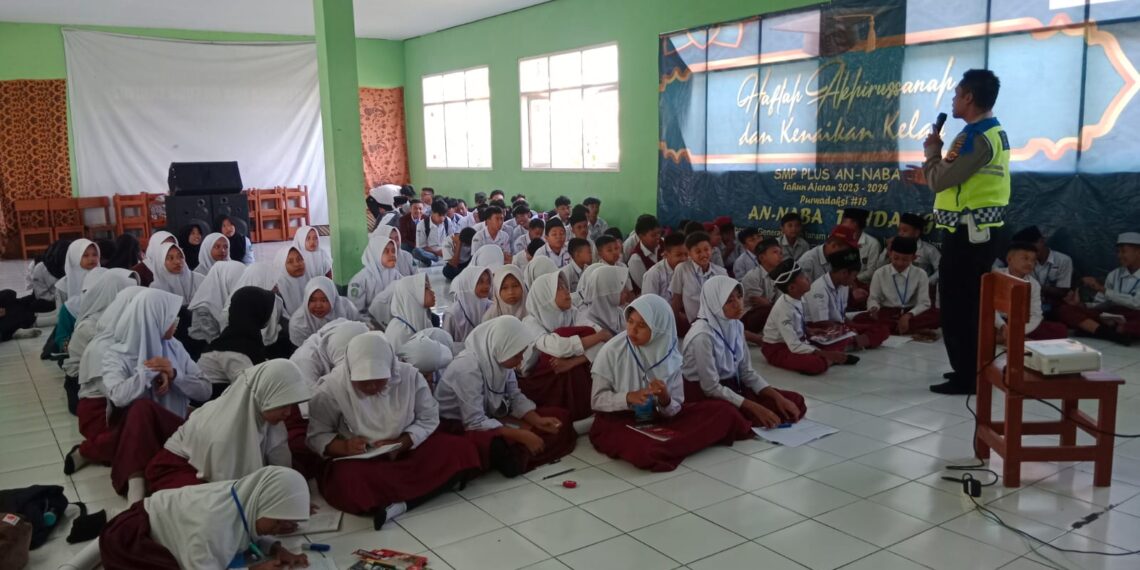 Polsek baros berikan motivasi siswa-siswi SMP Plus An Naba melalui MPLS