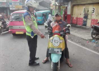 Ops Patuh Lodaya 2024, Anggota Polsek Sukaraja Berikan Teguran Humanis