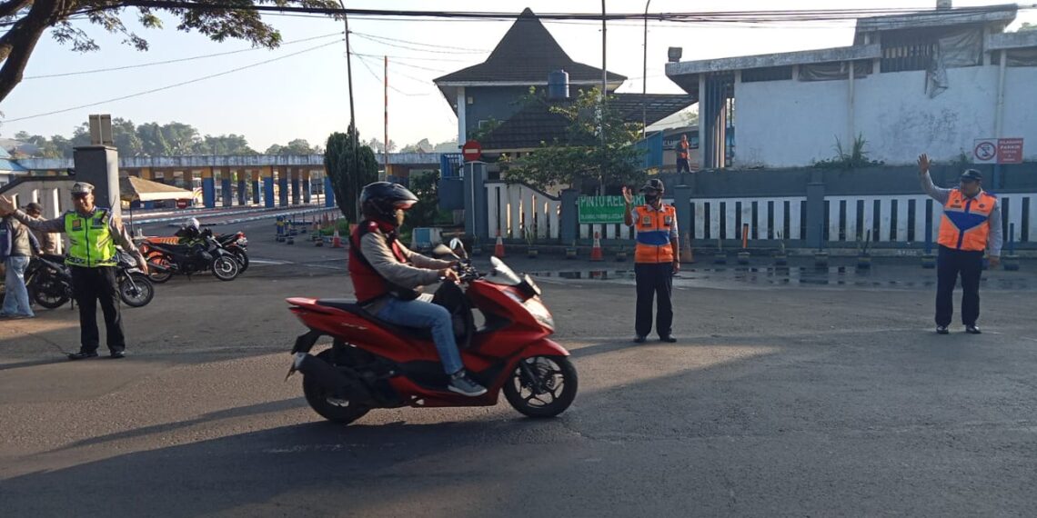 Wujudkan tertib lalulintas. Polsek baros dengan Kemenhub tingkatkan pelayanan gatur pagi