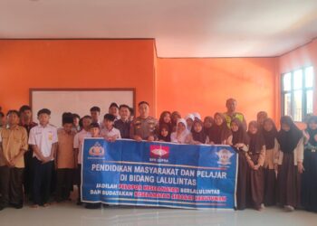 Giat MPLS SMP IT Madani. Polsek baros sosialisasikan Ops. Patuh Lodaya 2024