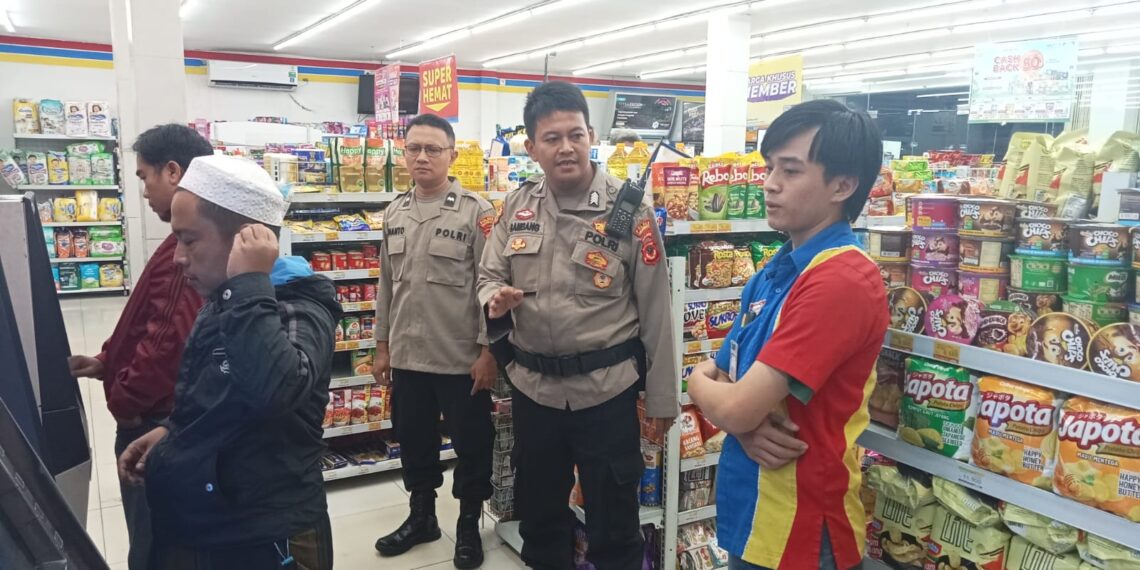 Patroli sambang Alfamart dan Indomart beri himbauan kamtibmas