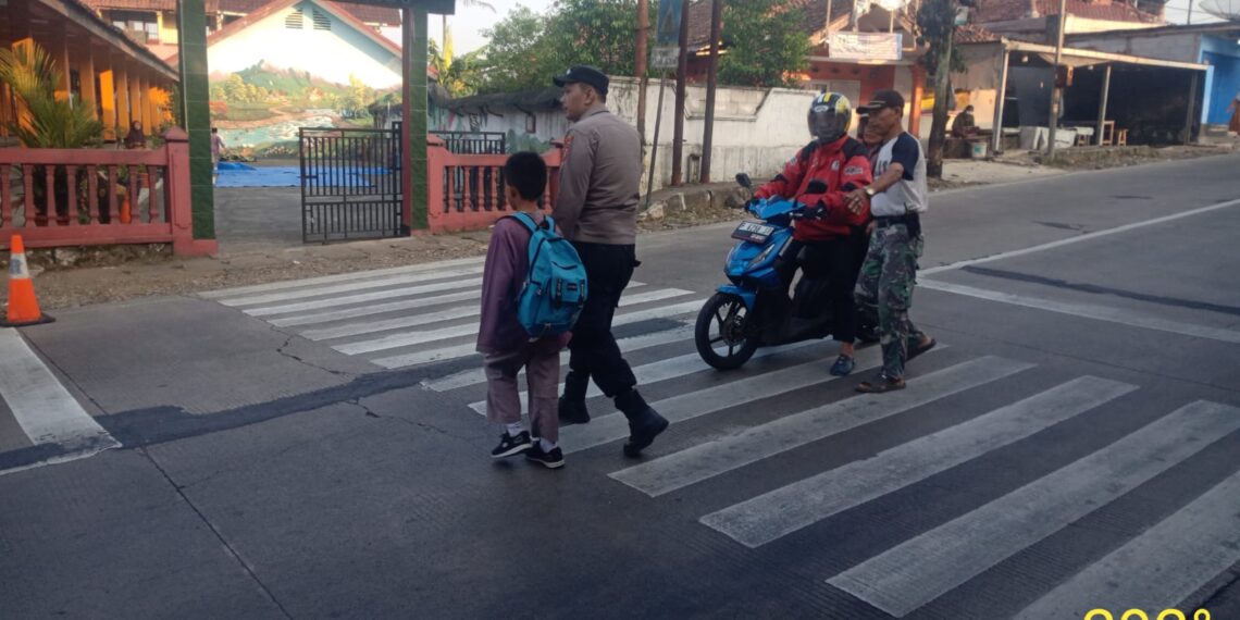 Polsek Cibeureum laksanakan pelayanan gatur pagi Sebagai Bentuk Pelayanan Kepada Masyarakat
