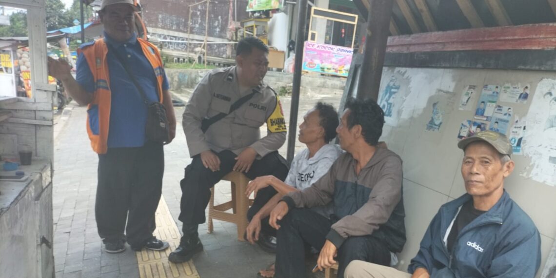 Sambangi Warga Polisi di Kota Sukabumi Sampaikan Imbauan Kamtibmas