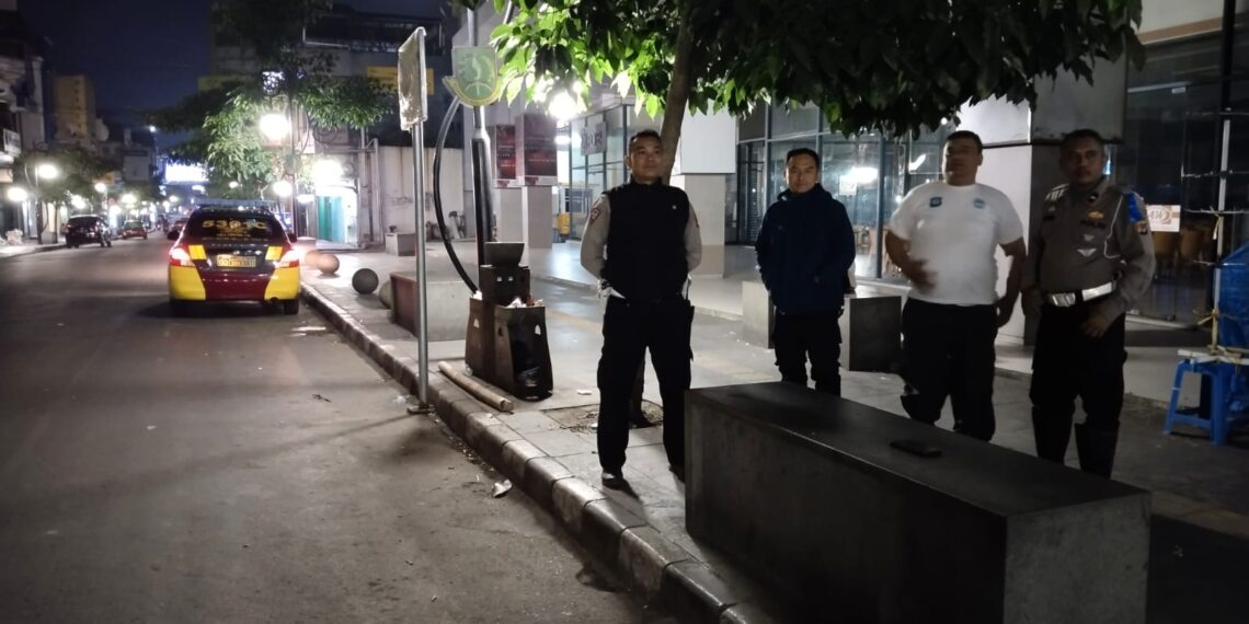 Polsek Cikole Laksanakan Patroli Malam Antisipasi Gukamtibmas