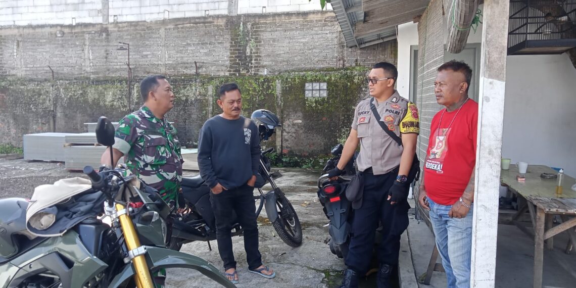 Sinergitas TNI – POLRI, Bhabinsa Bersama Bhabinkamtibmas Polsek Cibeureum Laksanakan Giat Pemantauan wilayah