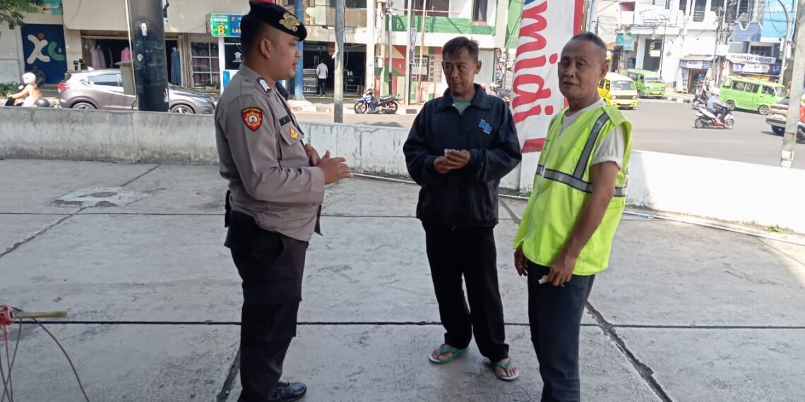 Dialogis dan himbauan kepada Petugas parkir oleh Anggota Polsek Gunungpuyuh