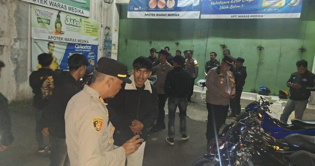 Polsek Sukaraja Laksanakan Patroli KRYD Antisipasi Kejahatan Di Malam Hari